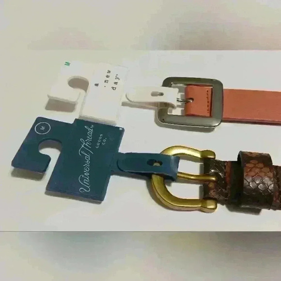 A set of women's fashion belts - Picture 3 of 4